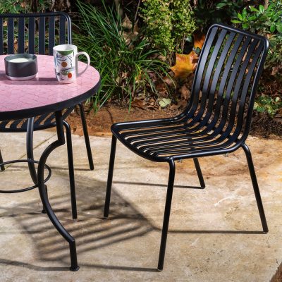 כיסא אלומיניום לגינה שחור משענת פסים אלומיניום עמיד