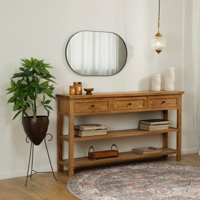 קונסולה בעיצוב כפרי מדפים ומגירות לאחסון נוח מראה