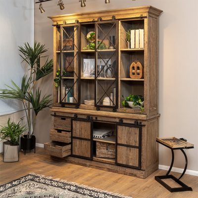 ויטרינה דלתות זכוכית בשילוב ברזל