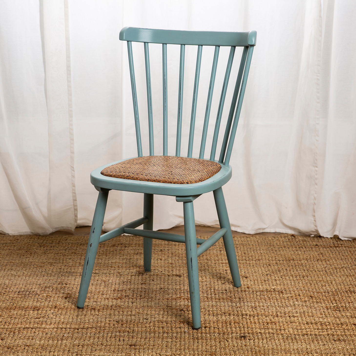 כיסא מעוצב לפינת האוכל עץ מלא מושב ראטן משענת פסים