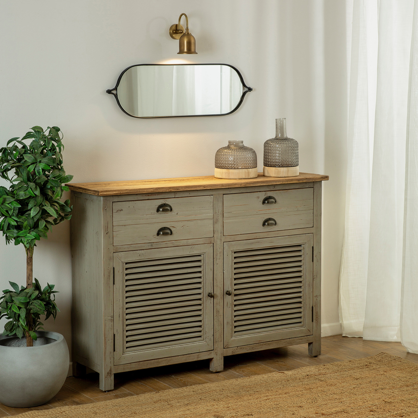 שידת עץ אלון מלא בגון אפור ווש מגירות ודלתות אחסון פרקטי