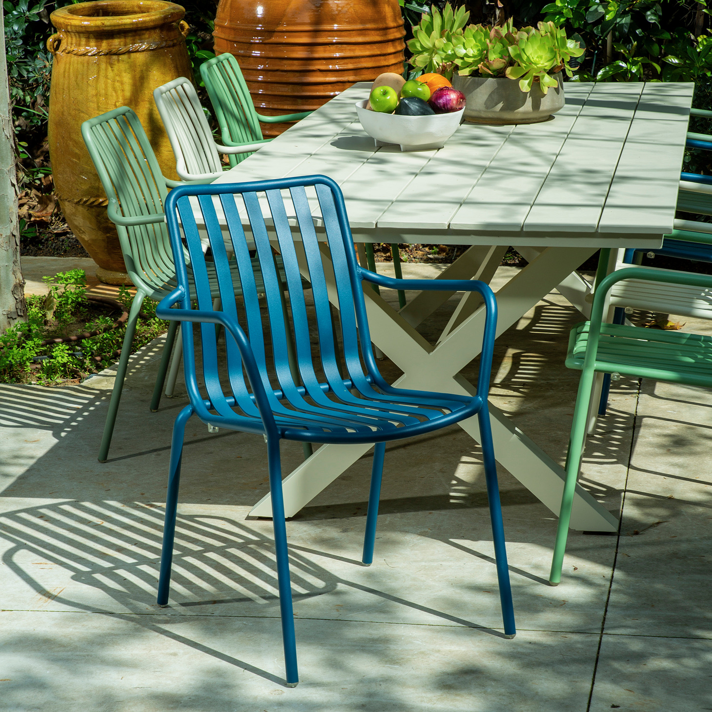 כיסא אלומיניום עמיד ידיות מסעד כחול משענת פסים