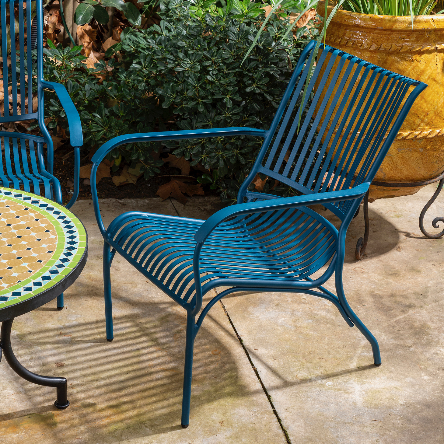 כיסא אלומיניום לגינה ריהוט גן מעוצב ישיבה נמוכה כחול