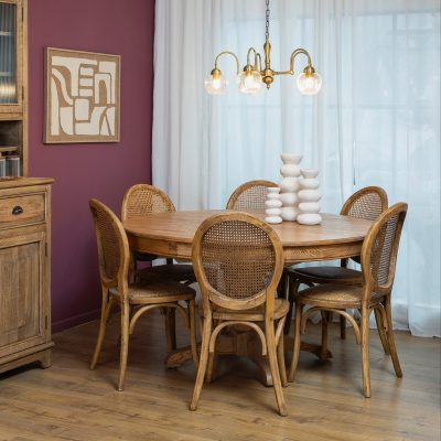 פינת אוכל כפרית עץ אלון מלא שולחן עגול נפתח ויטרינה עיצוב כפרי