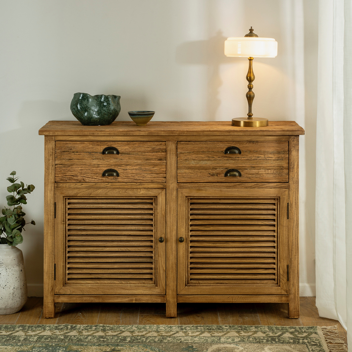 שידה בעיצוב כפרי עץ אלון מלא בגוון מיושן מגירות ודלתות