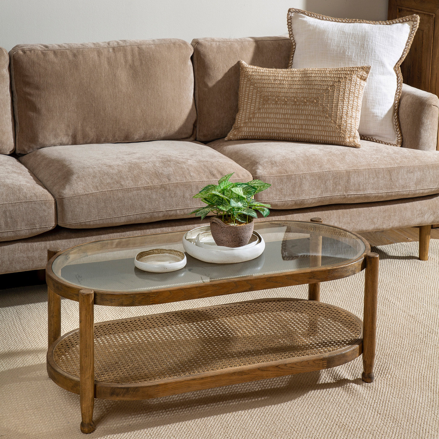 שולחן סלון אובלי זכוכית שקופה עץ מלא מדף תחתון ראטן