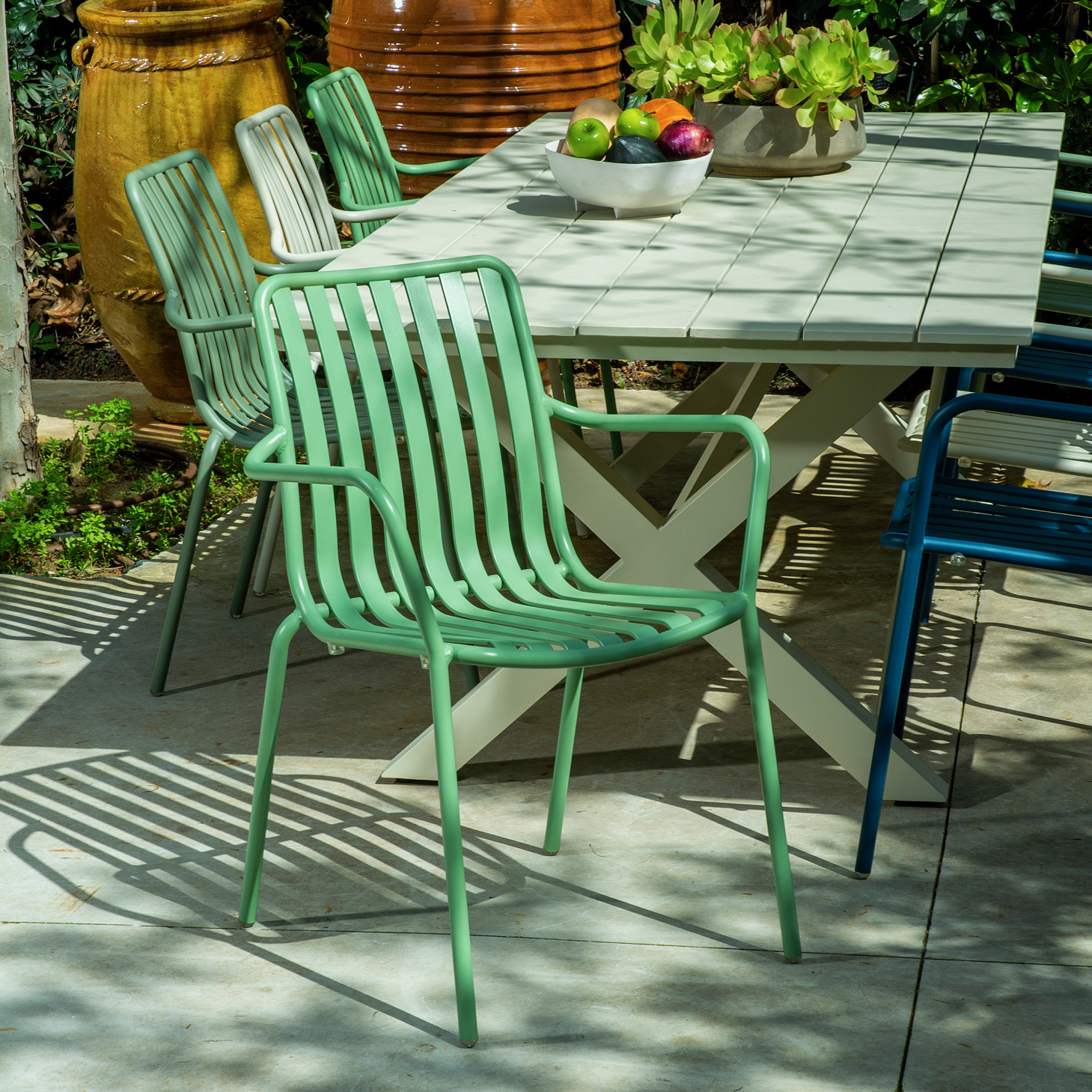 כיסא אלומיניום עמיד עם ידיות ריהוט גן מעוצב ירוק