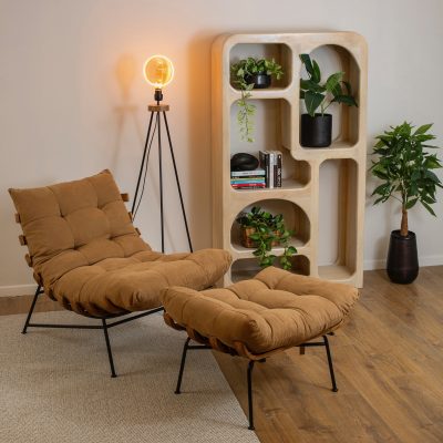 פינת ישיבה מעוצבת כורסת רביצה והדום לרגלים