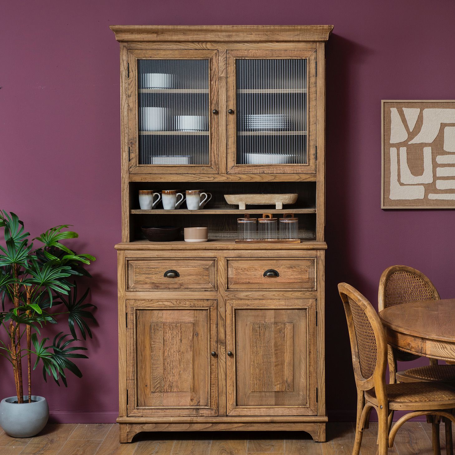 ויטרינה בעיצוב כפרי דלתות זכוכית מגירות עץ מלא