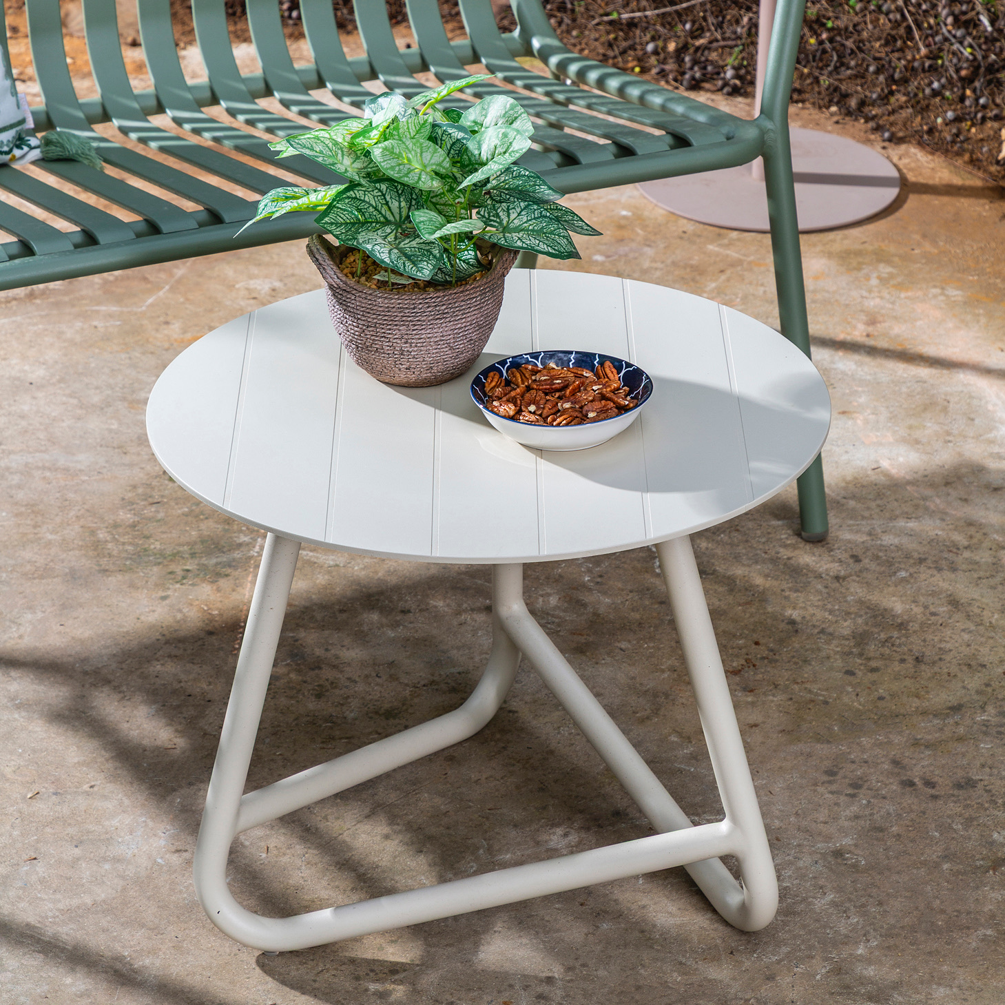 שולחן קפה לגינה ריהוט אלומיניום מעוצב ועמיד גוון קרם