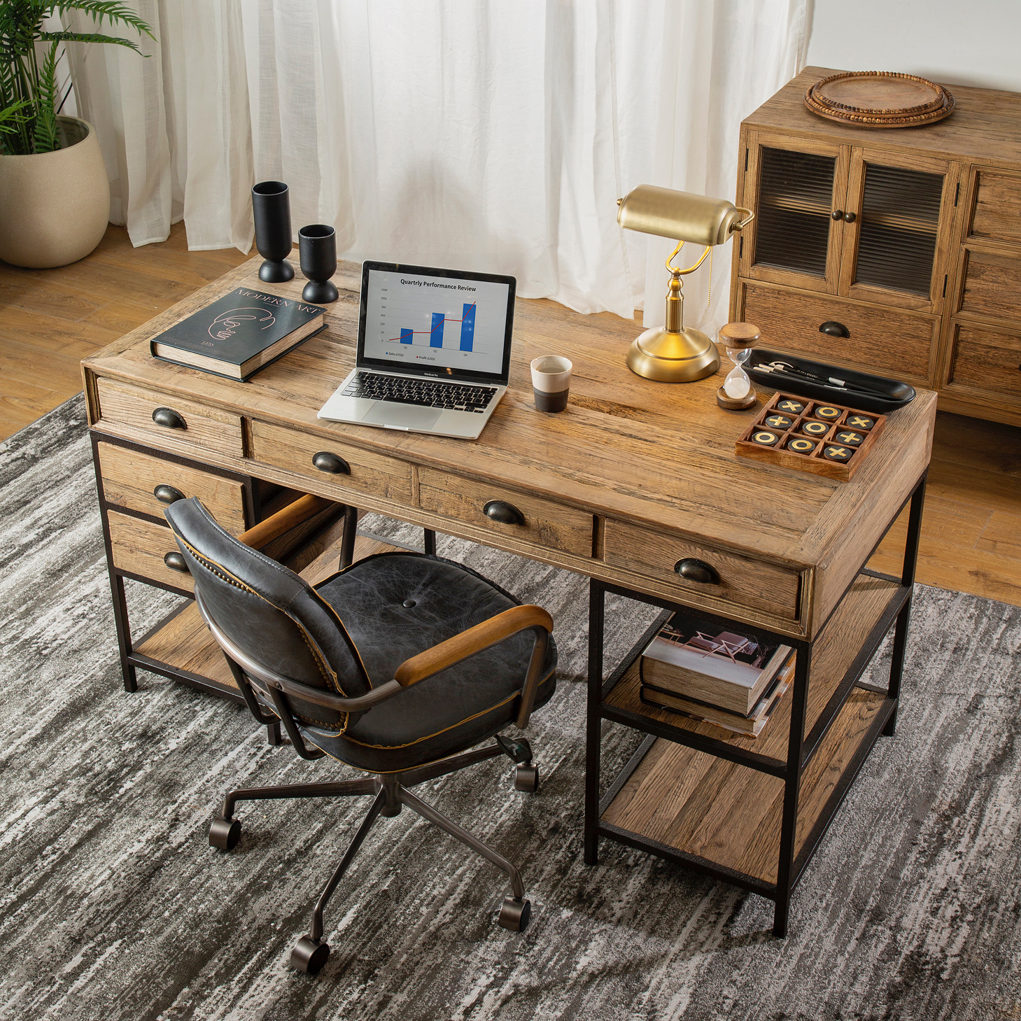 פינת עבודה מעוצבת כיסא מנהלים עור עץ מלא מדפים