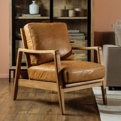 כורסא בעיצוב כפרי בסיס עץ מלא עור איכותי וארון אקססוריז