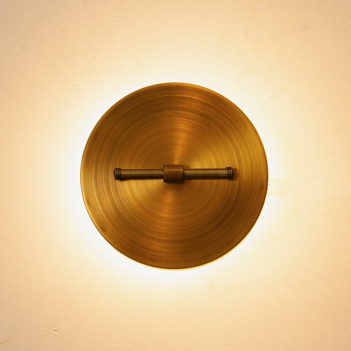 גוף תאורה צמוד קיר פליז איכותי פליז רקוע תאורה מעוצבת