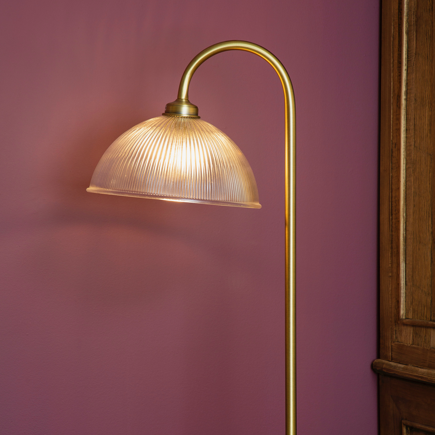 מנורה עומדת רגל פליז אהיל זכוכית פסים שקוף תאורה מעוצבת