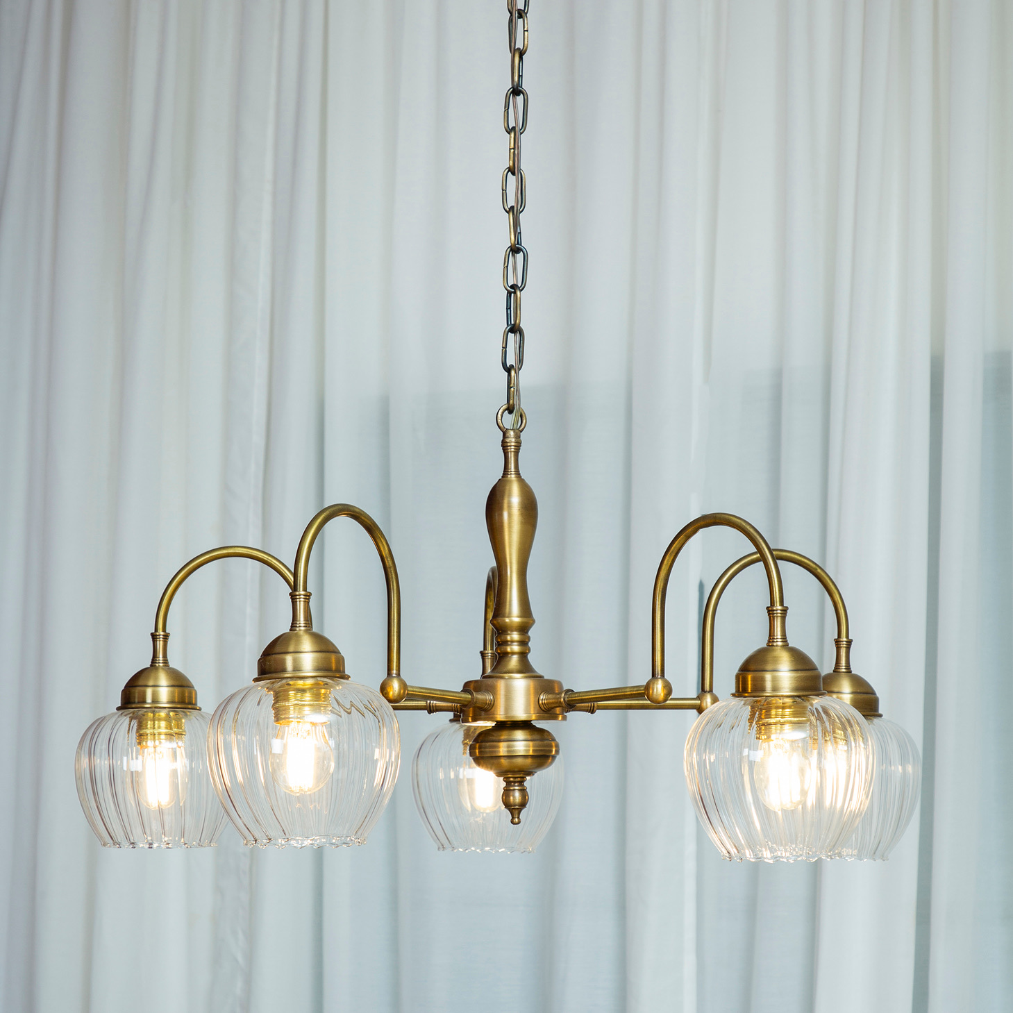 מנורת תליה בעיצוב קלאסי שנדליר פליז אהילי זכוכית