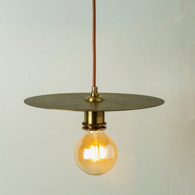 מנורת תליה מעוצבת פליז נורה חשופה תאורה חמה