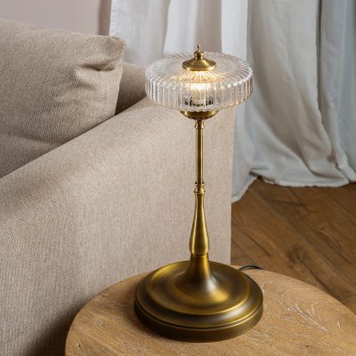 מנורת שולחן מעוצבת זכוכית רגל פליז תאורה חמה