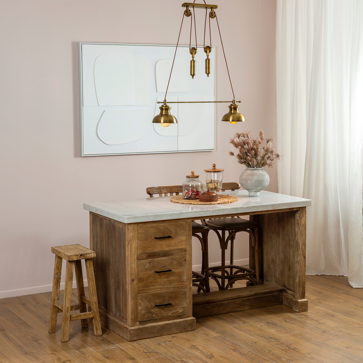 אי כפרי למטבח שיש טבעי עץ מלא בגימור טבעי כיסא בר