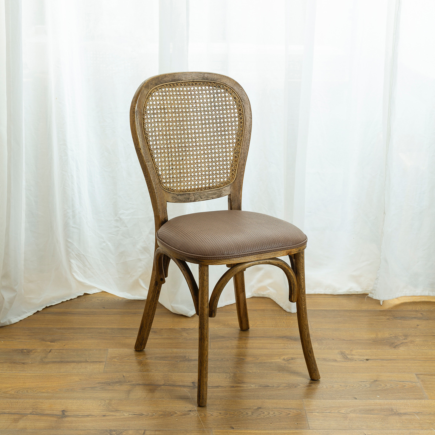 כיסא בעיצוב כפרי מרופד בבד דמוי עור עשוי עץ מלא