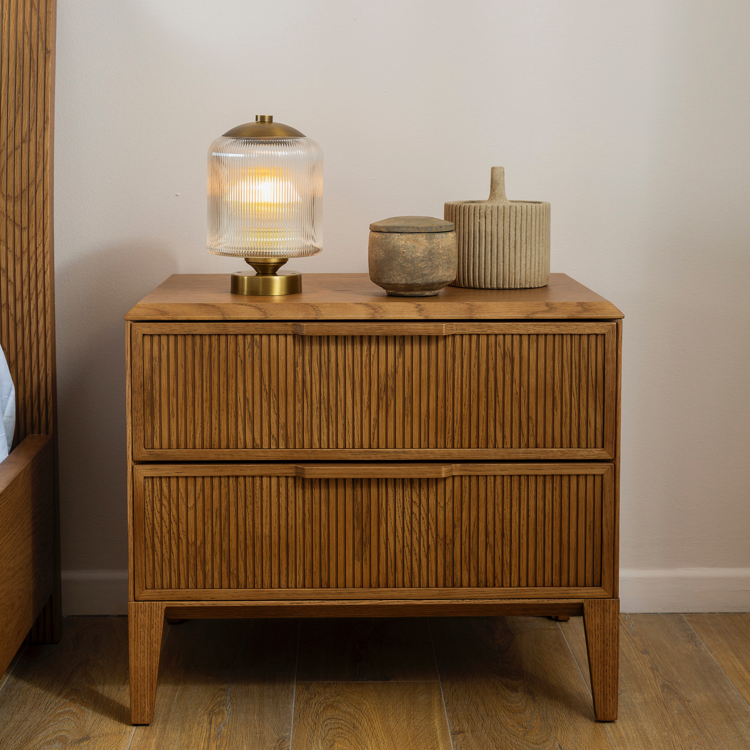 מנורת צד מיטה תאורה מעוצבת זכוכית פסים פליז איכותי