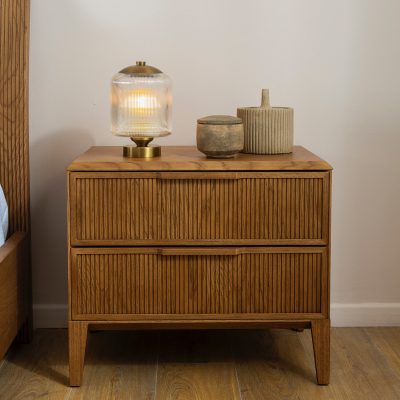 שידת צד מיטב בעיצוב כפרי אקססוריז מנורת לילה מעוצבת עץ מלא