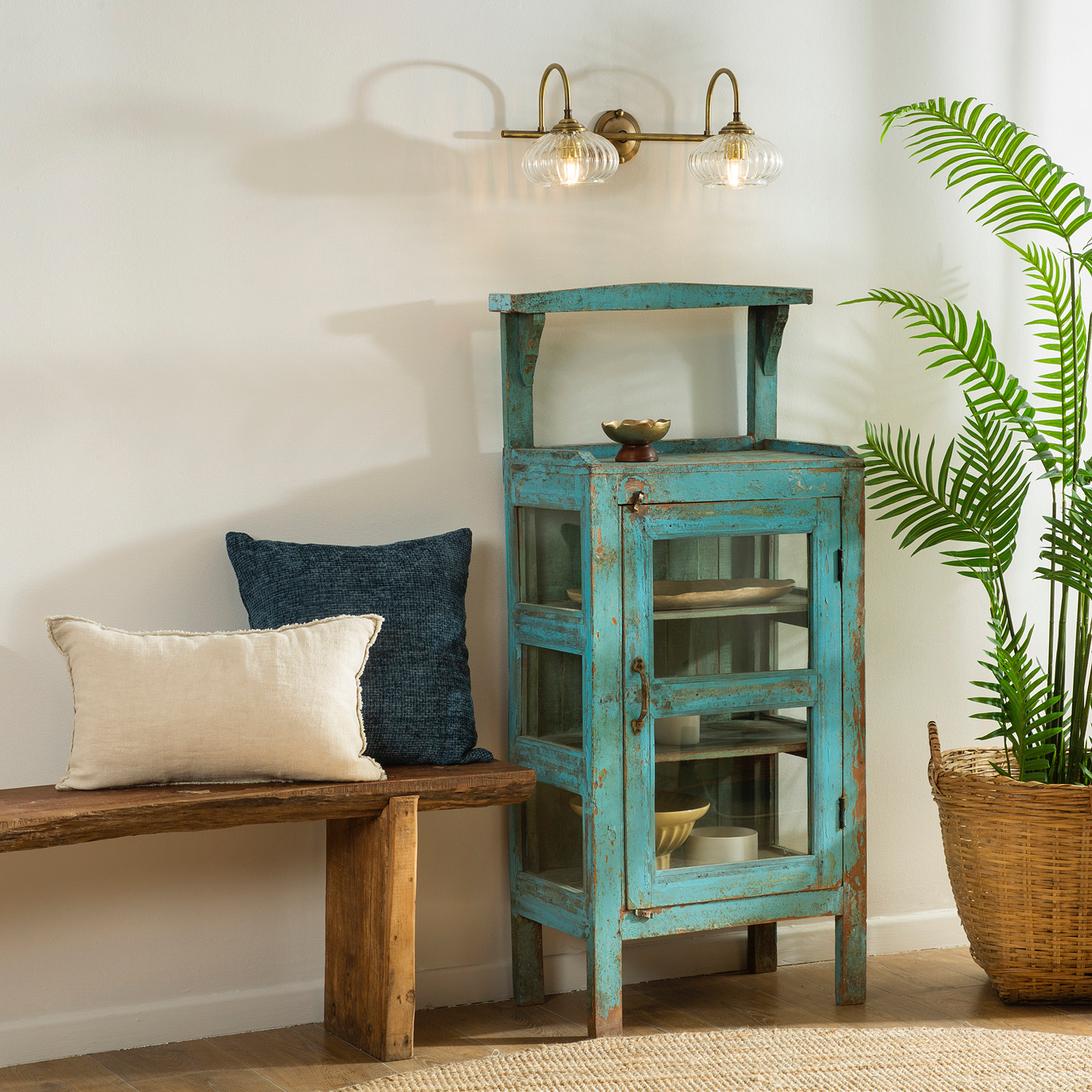 פינה בעיצוב כפרי עץ טיק ריהוט אתני ספסל וארונית