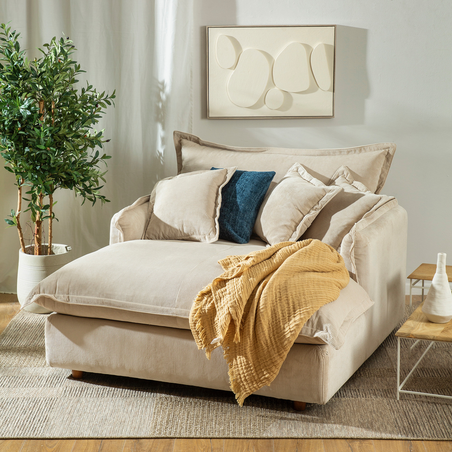 ספת רביצה מעוצבת ישיבה זוגית בד קורדרוי כריות נוי