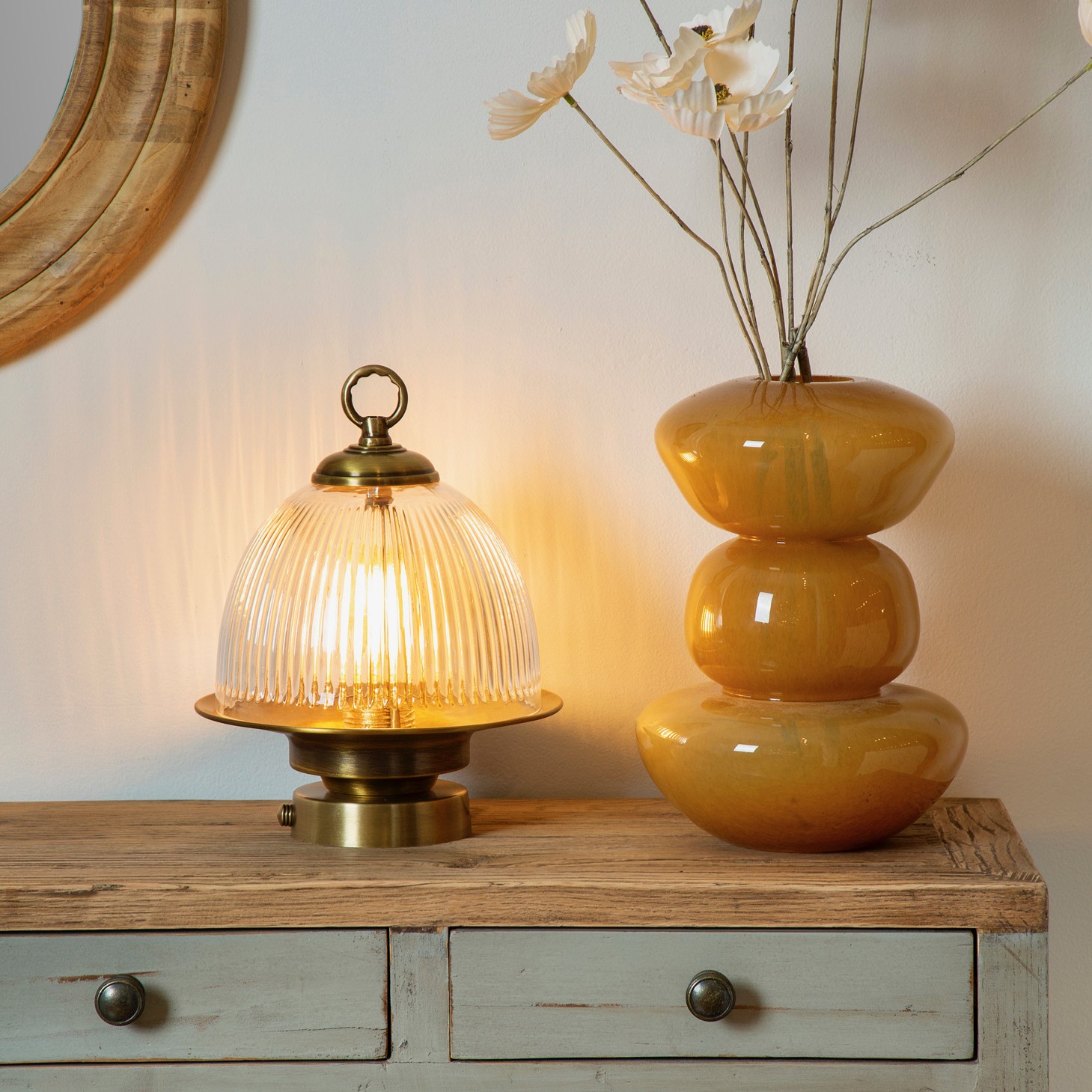 מנורת שולחן מעוצבת כיפת זכוכית פסים שקופה בסיס פליז