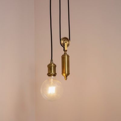 מנורה תלויה בעיצוב תעשייתי פליז איכותי נורה חשופה