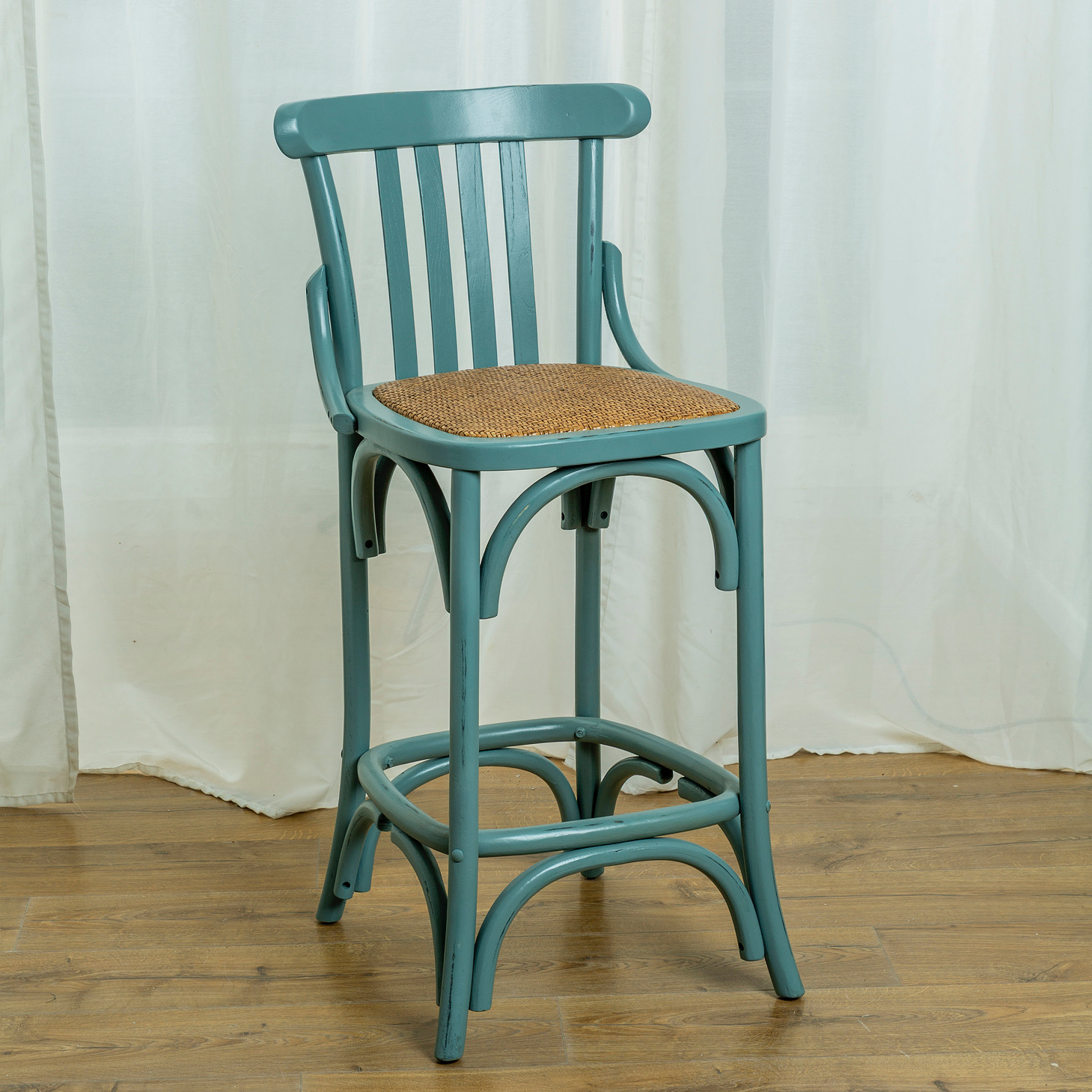 כיסא בר בעיצוב כפרי משענת תומכת תכלת עץ מלא