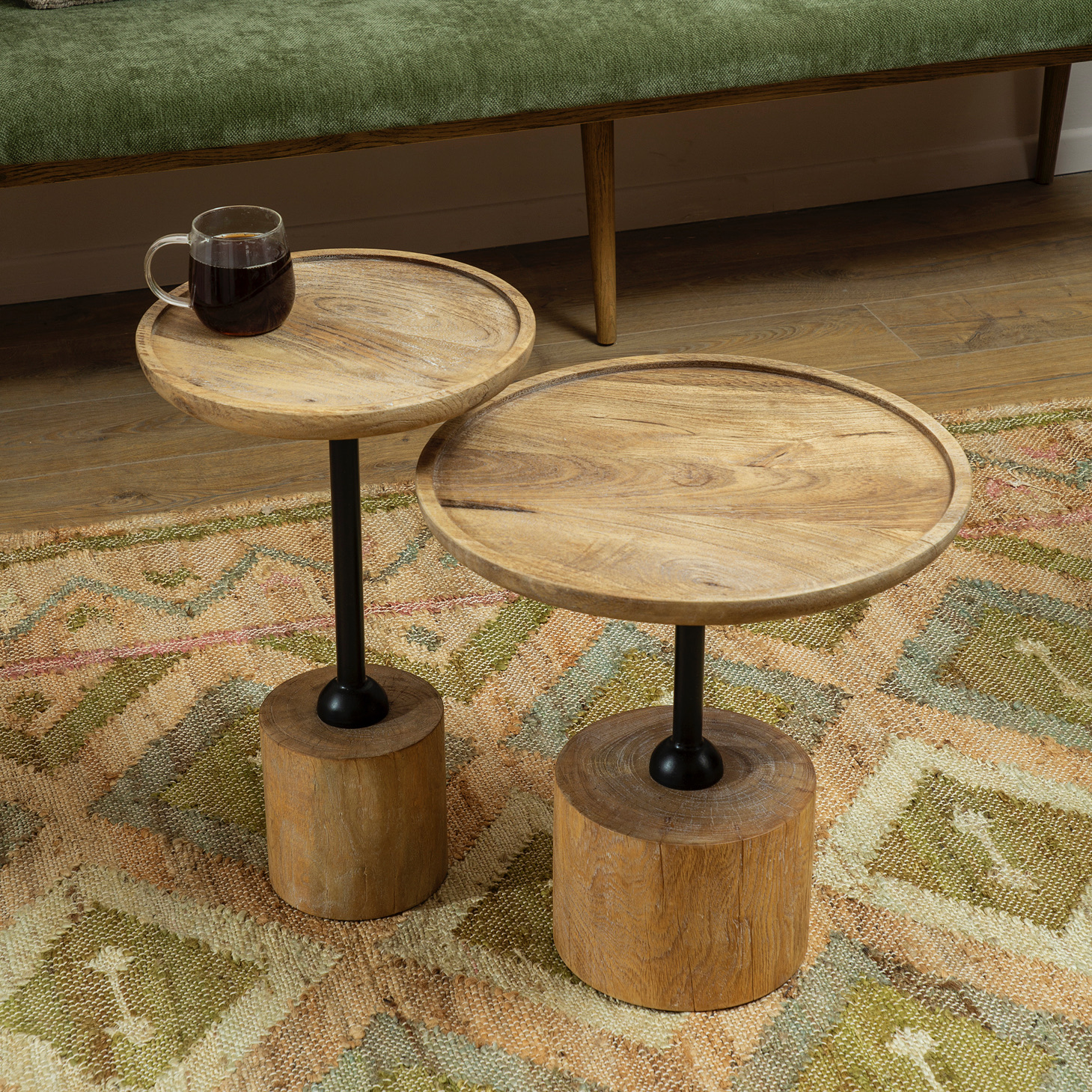 סט שולחנות עגולים עץ טבעי רגל מתכת עיצוב עכשווי
