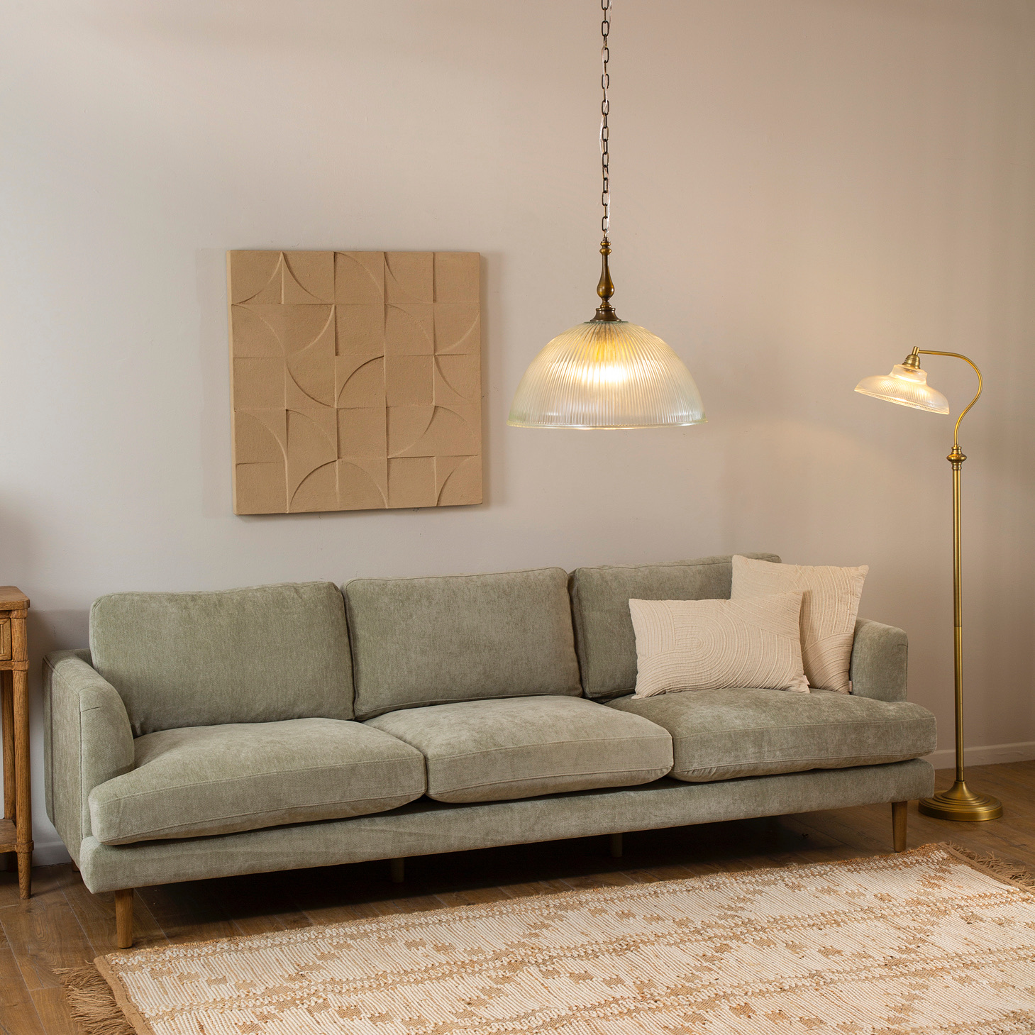 ספת אירוח בעיצוב כפרח ריפוד נעים גוון ירוק בהיר