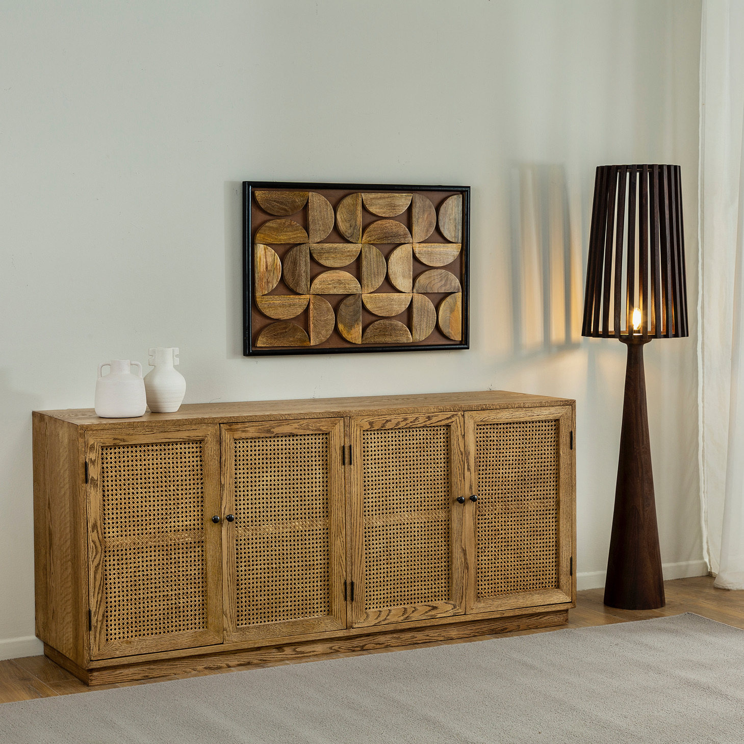 ארון אחסון מעוצב לסלון, מקום אחסון דלתות ראטן