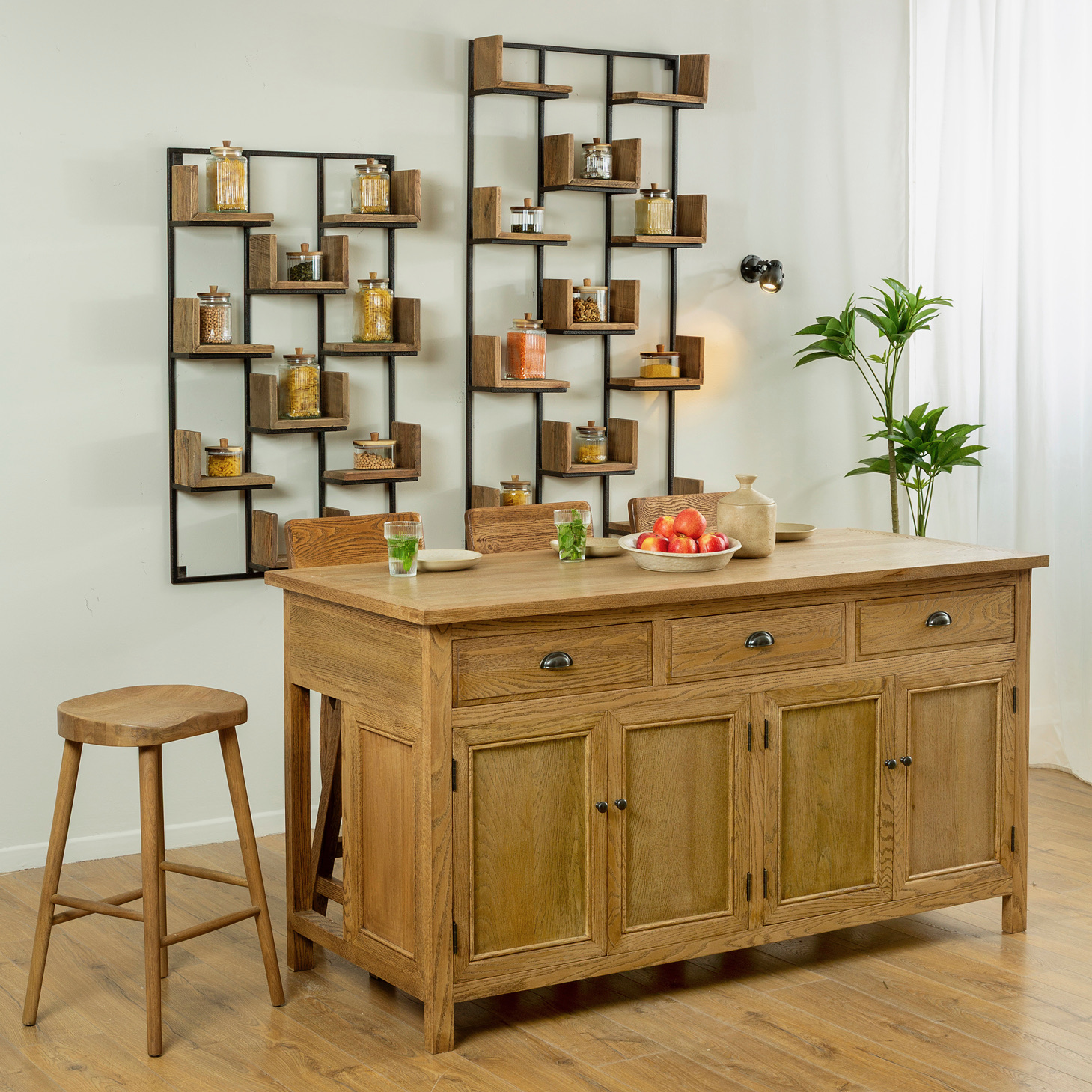 מטבח מעוצב אי כפרי כיסא בר מדפים תלויים עץ מלא