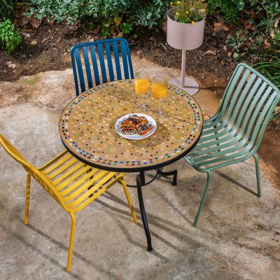 פינת קפה לגינה שוחן פסיפס כיסאות אלומיניום לגינה