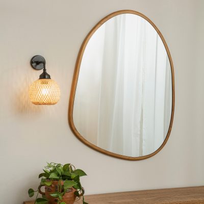 מראה אמורפית מסגרת עץ מעודנת מראת פנים