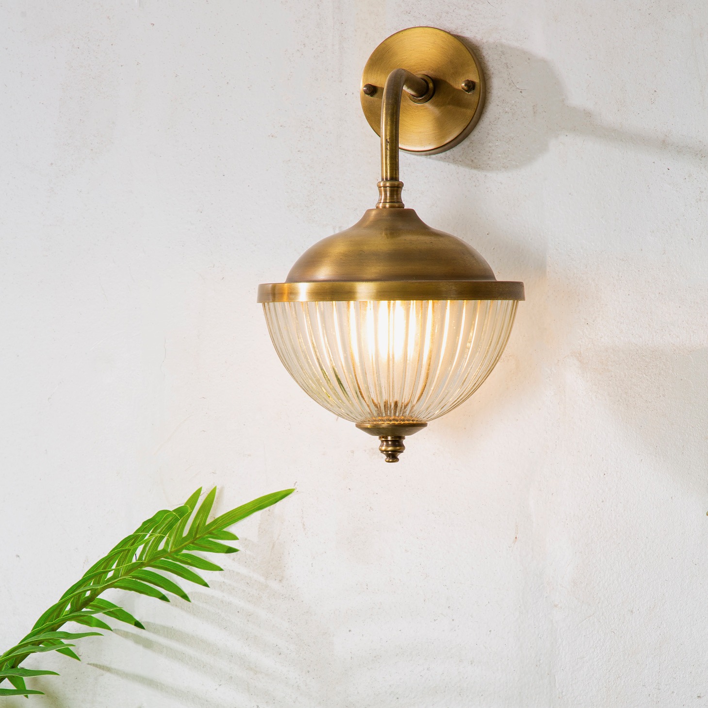 תאורת חוץ כפרית פליז מוברש זכוכית פסים