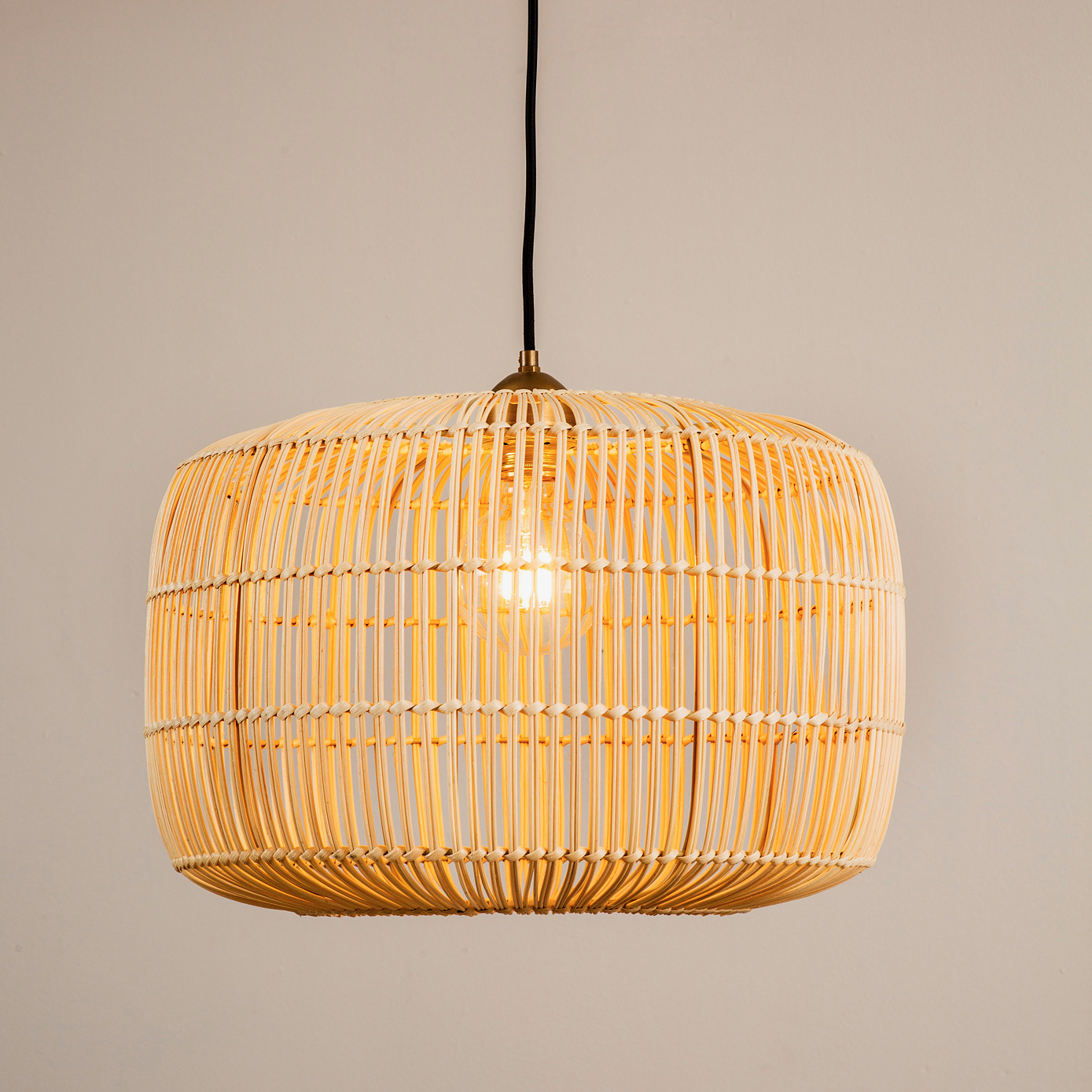 סידור קש תאורה מרכזית מעוצבת אהיל בעיצוב בוהו