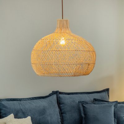 גוף תאורה מעוצב אהיל קש עבודת יד ספה כחולה